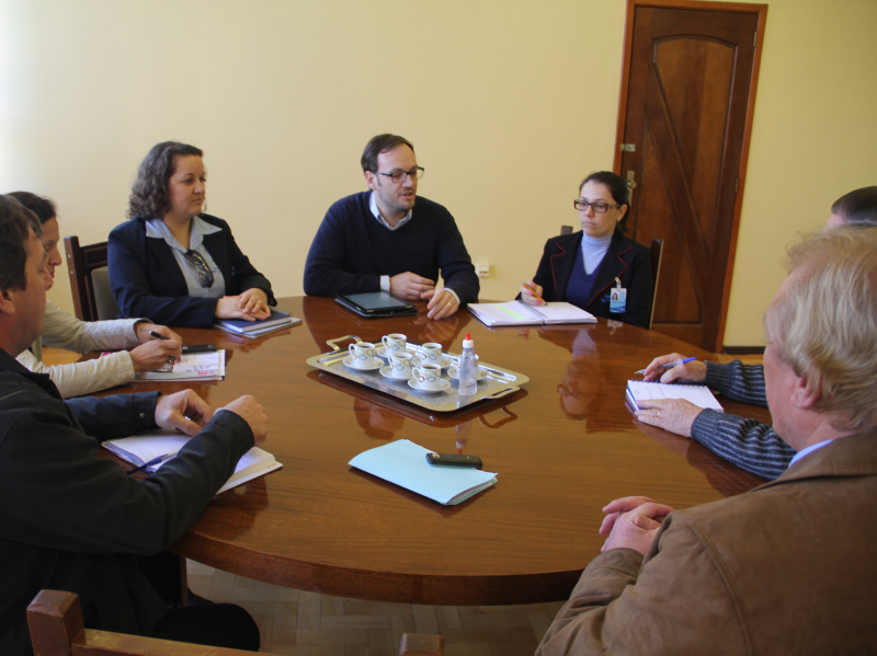 EXECUTIVO SE REÚNE COM DIREÇÃO DO HSVP